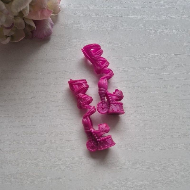 Sepatu Boots Boneka Monster High burgundy