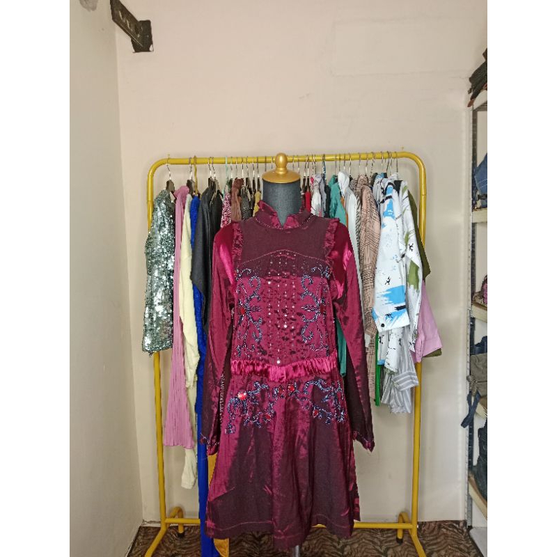 Atasan Preloved Wanita Warna Merah