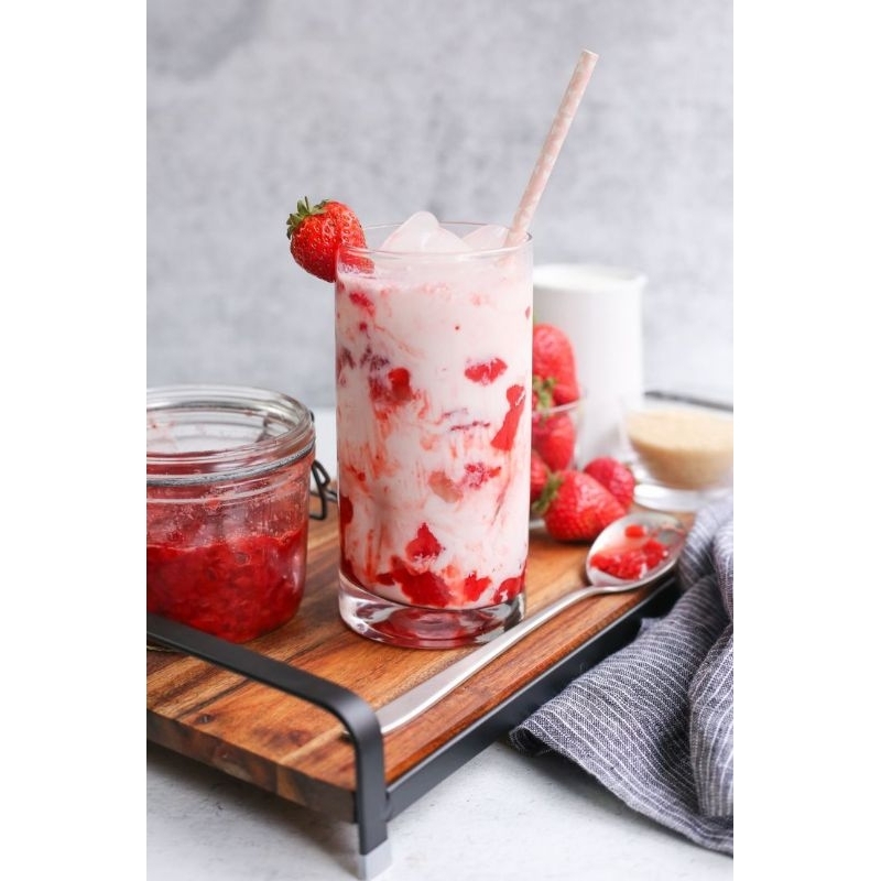 

EASY KOREAN STRAWBERRY MILK