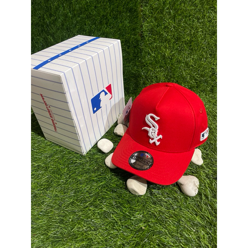 IDE CLOTHES Logo Sox Putih Bahan Merah Topi Premium MLB