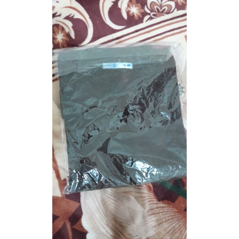 longsleeve hindia satu hari lagi