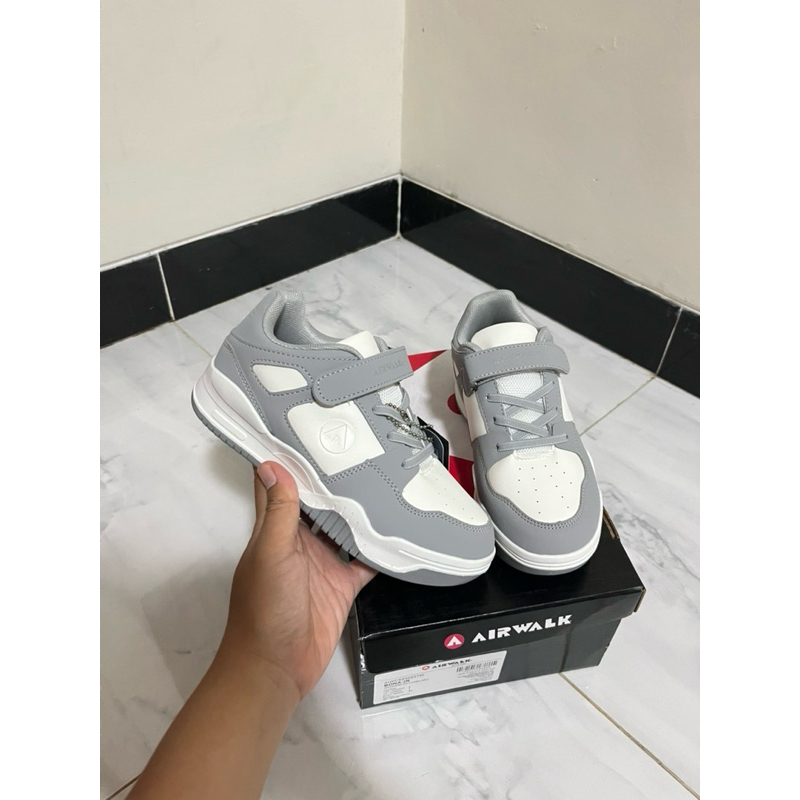 Sepatu Airwalk kids abu2 putih sale 70% ukuran 32 dan 33 (BONA GREY)