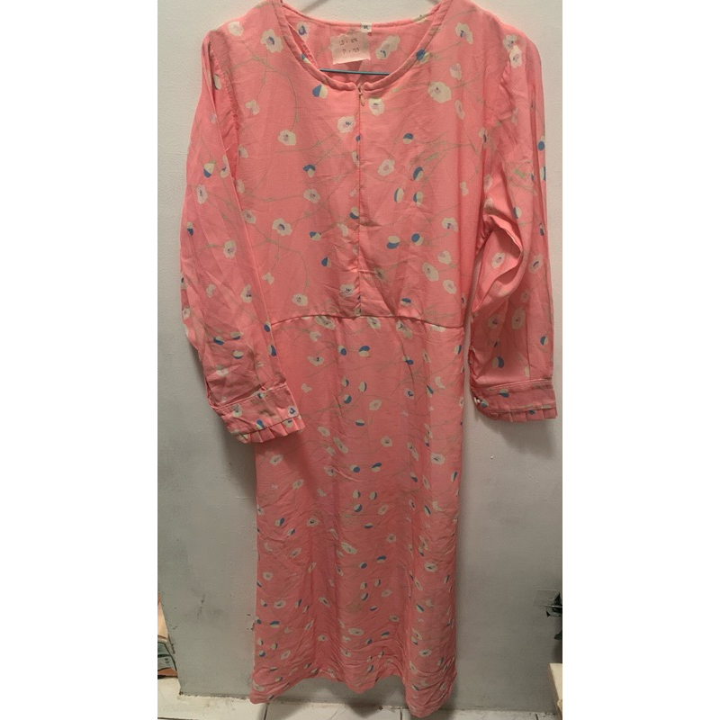 dress pink motif