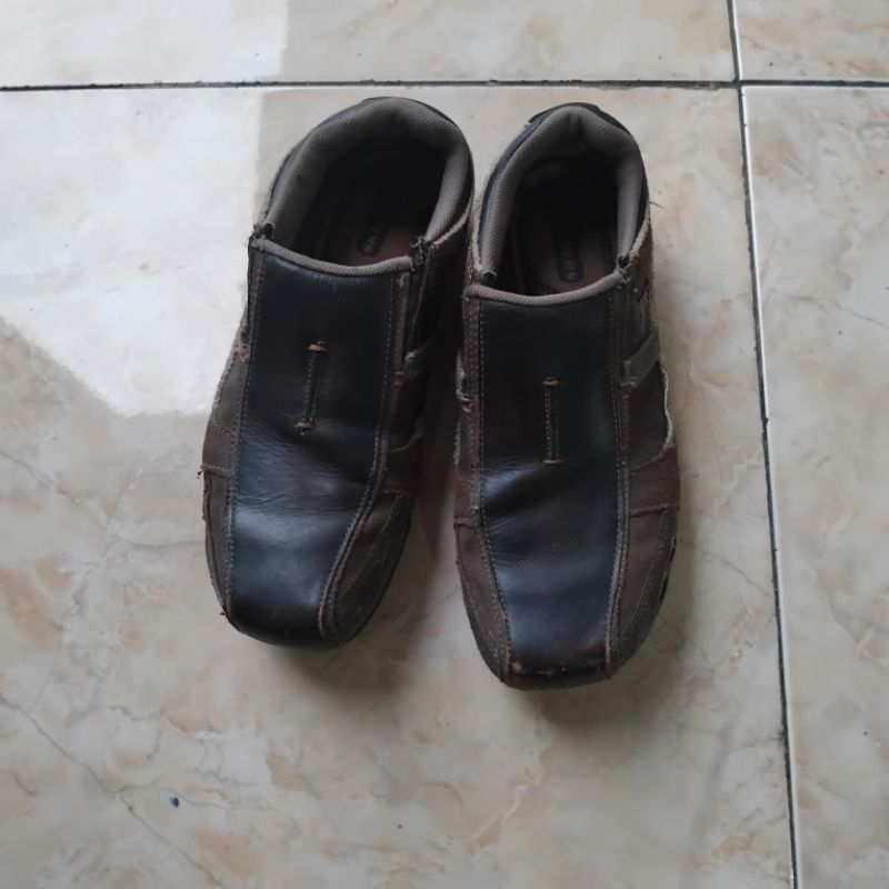 PRELOVED SEPATU SEMI VANTOFEL COKLAT MERK SKECHERS UKURAN 42WARNA COKLAT MERK SKECHERS UKURAN 42 UNT