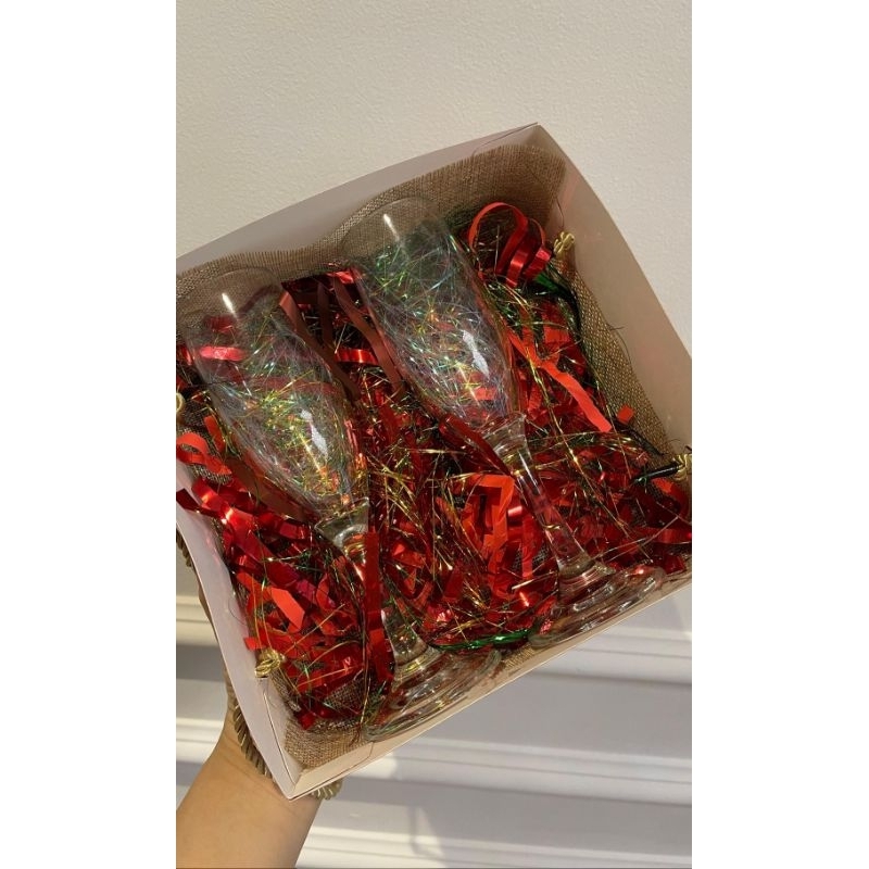 

Crystal Glass Hampers