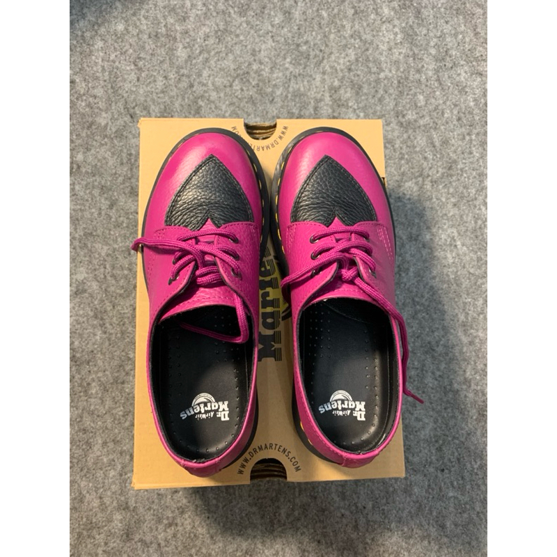 Preloved Terawat Dr. Martens Leather 1461 Pink Heart Sepatu Wanita