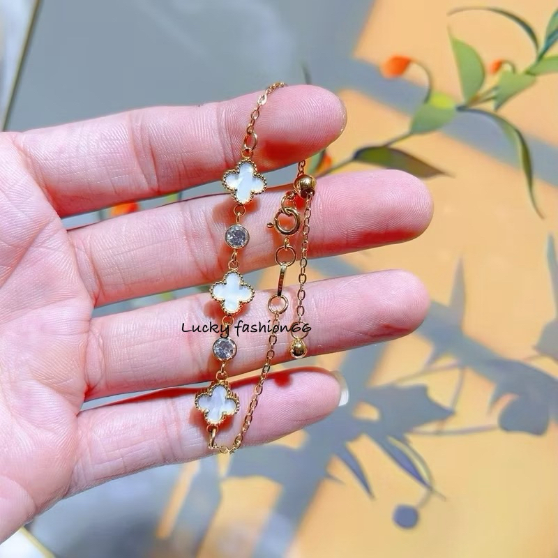 Gelang clover putih titanium