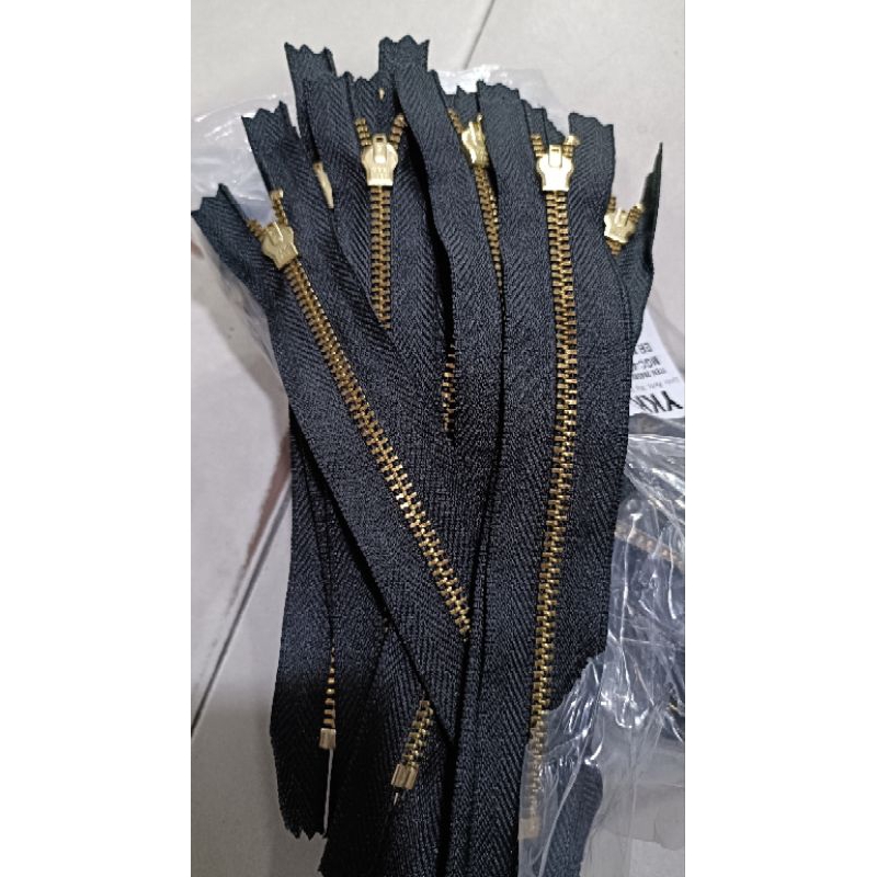 resleting celana jeans merk Ykk