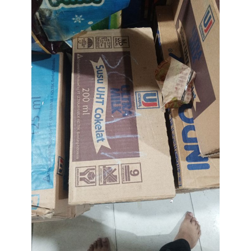 

SUSU ULTRA MILK UHT 1 DUS KEMASAN 200 ML ISI 24 PCS