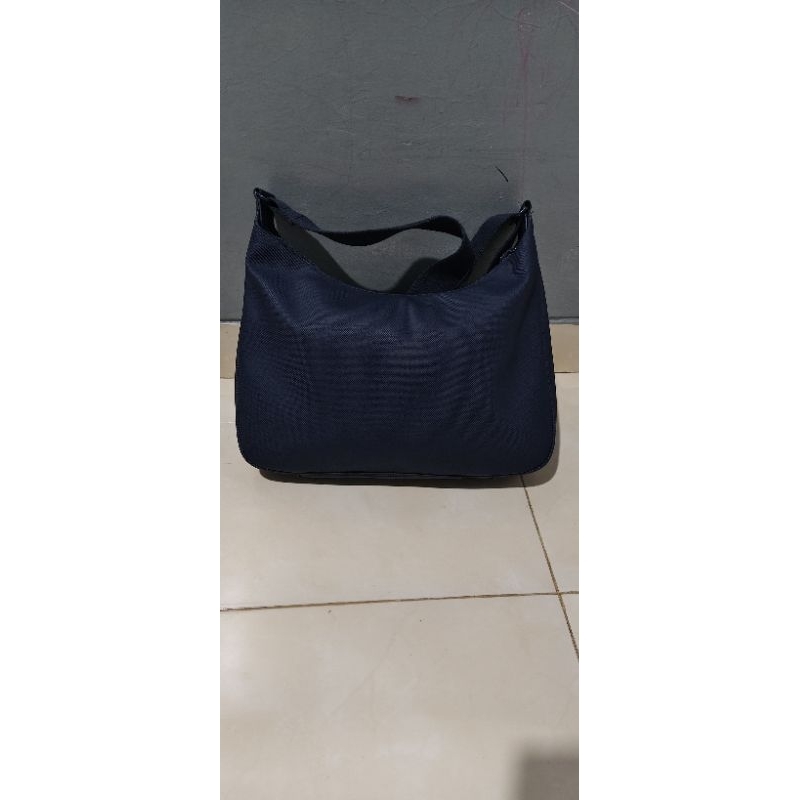 tas selempang lacoste