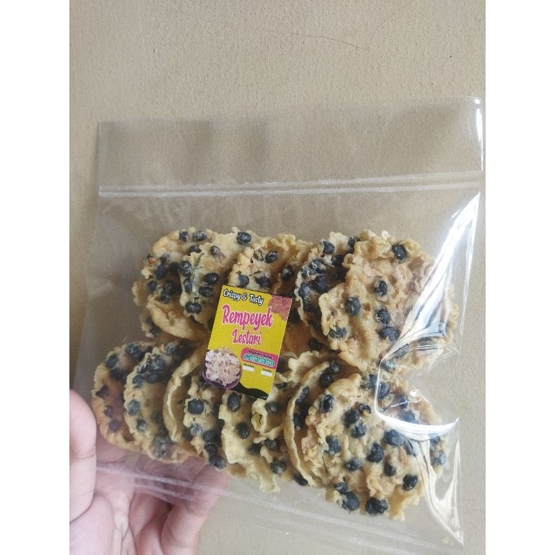 

rempeyek kedelai hitam