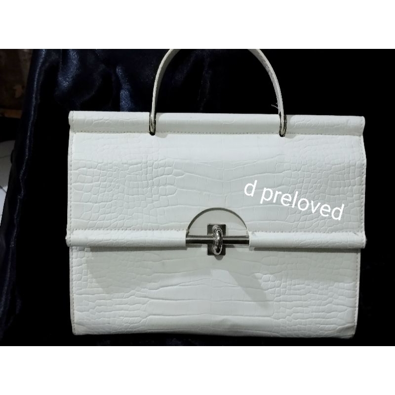 Tas Tangan Putih Charles n Keith Top Handle's Bag