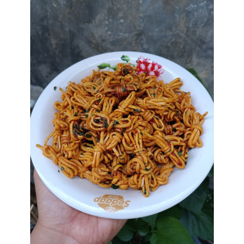 

Milung Mie Gulung Pedas Daun Jeruk Ummami Snack Pouch