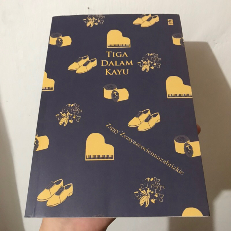 tiga dalam kayu ziggy zezsyazeoviennazabrizkie novel buku preloved