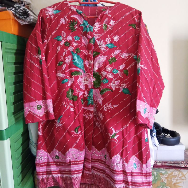 Preloved Kemeja Batik Merah / Baju Batik Kerja Wanita