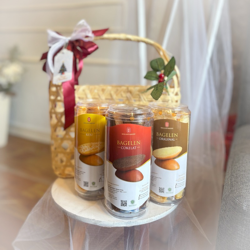 Christmas Hampers x Holland Bakery