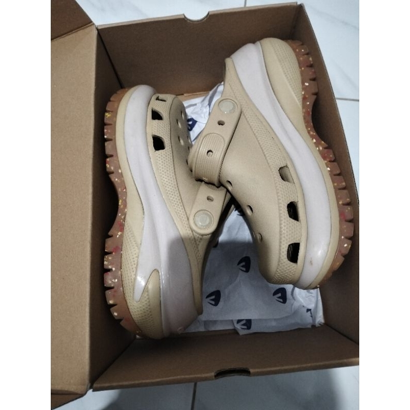 mega crocs