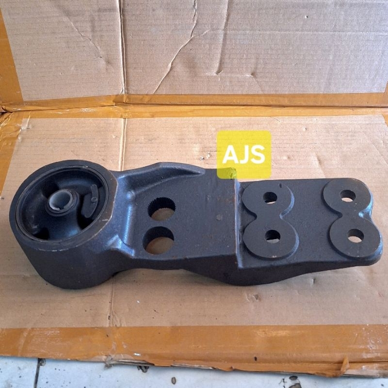 Bracket Cabin Kabin + Bushing HINO LOHAN 51701-E0020 51702-E0020