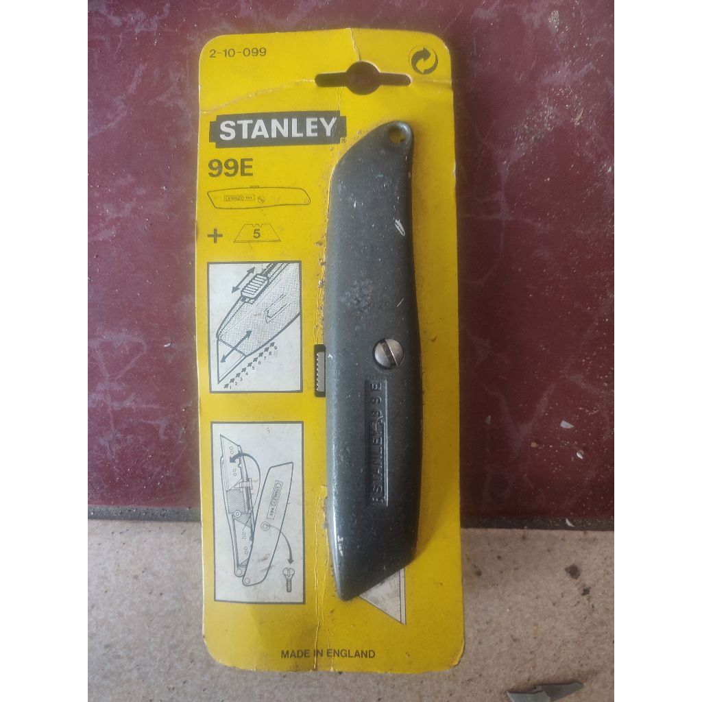 

Pisau Cutter Stanley ( 10-099 ) Classic 99 Retractable Utility Knife