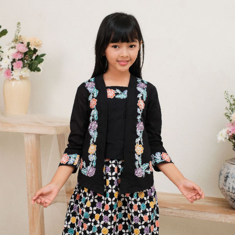 Kebaya Anak Lengan Panjang Motif Batik Encim Bahan Katun by Khalisa Batik - Hitam