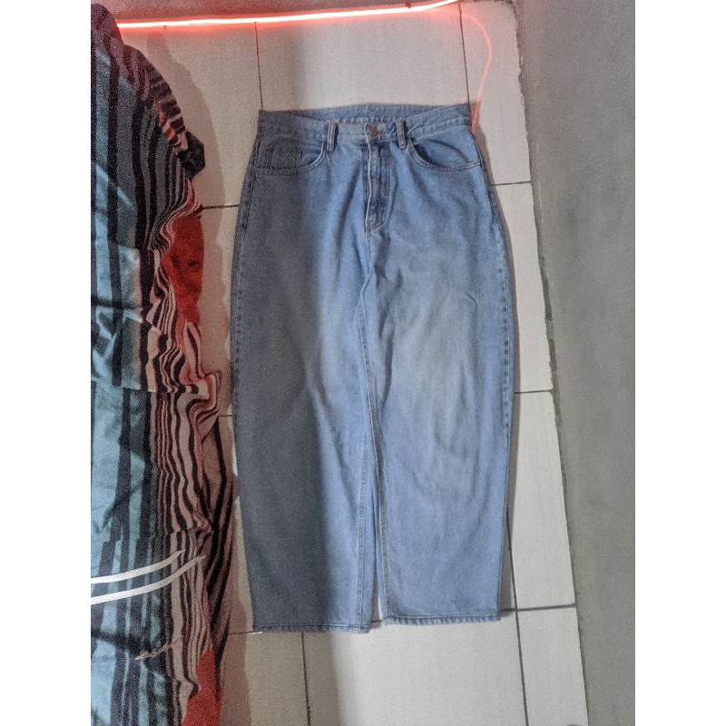baggy blue jeans