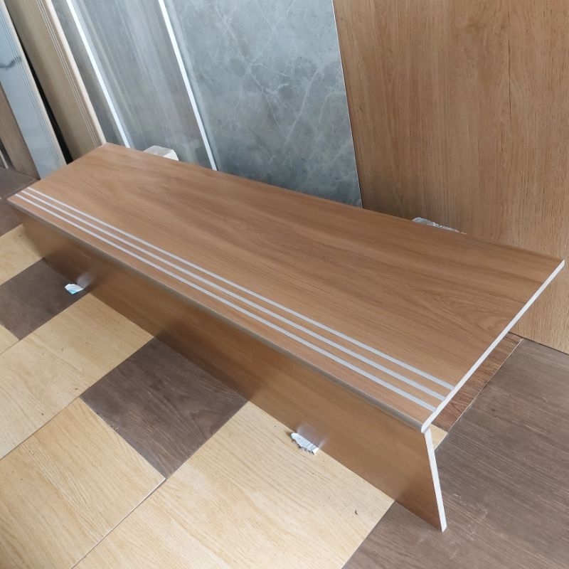 Granit Tangga Motif Kayu 30x90 dan 20x90
