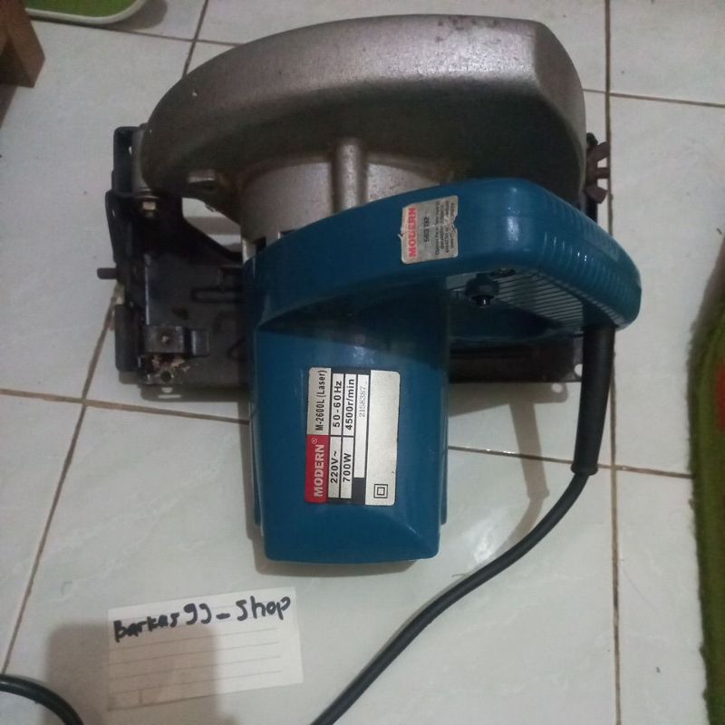 Circular saw modern bekas.
