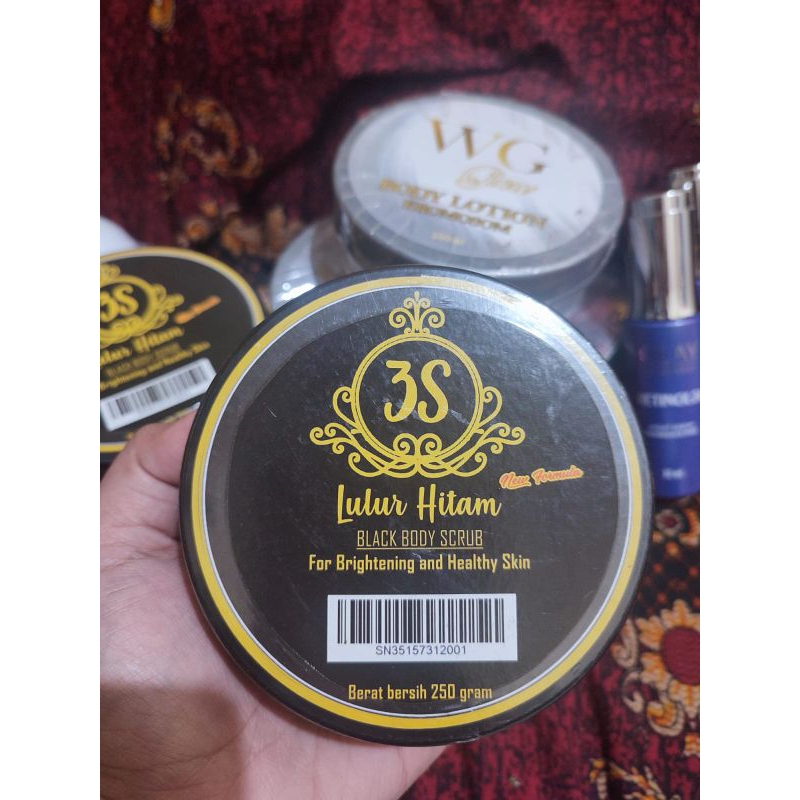 3S Lulur Hitam Black body scrub.