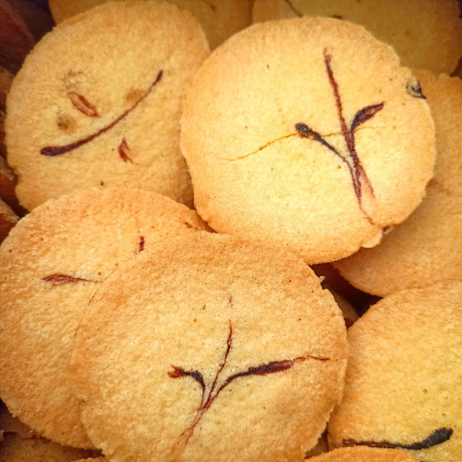 

BOLU KERING KUEBOLU SENYUM GARING HOMEMADE / KEMASAN SERBA ISI 6 PCS
