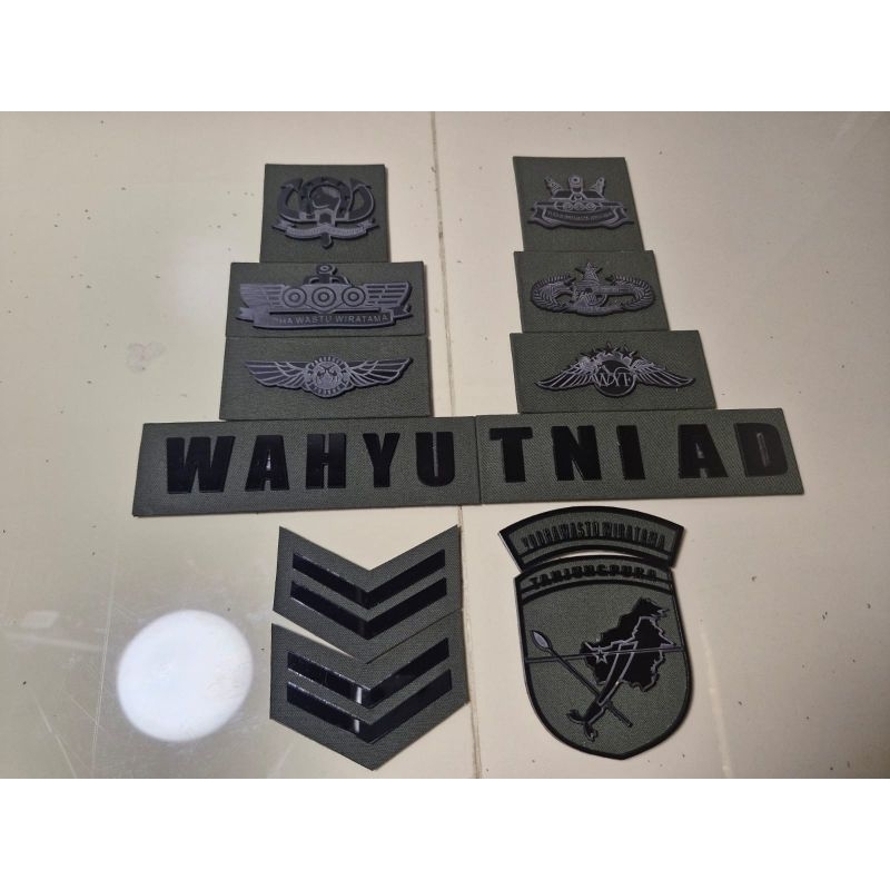 papan nama akrilik baju pdl papan nama laser timbul