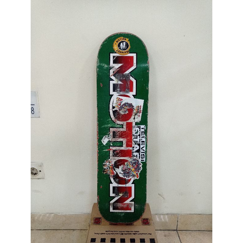 Skateboard deck motion logo font 8.0 bekas