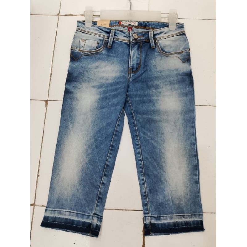 Celana Pendek Ako Jeans