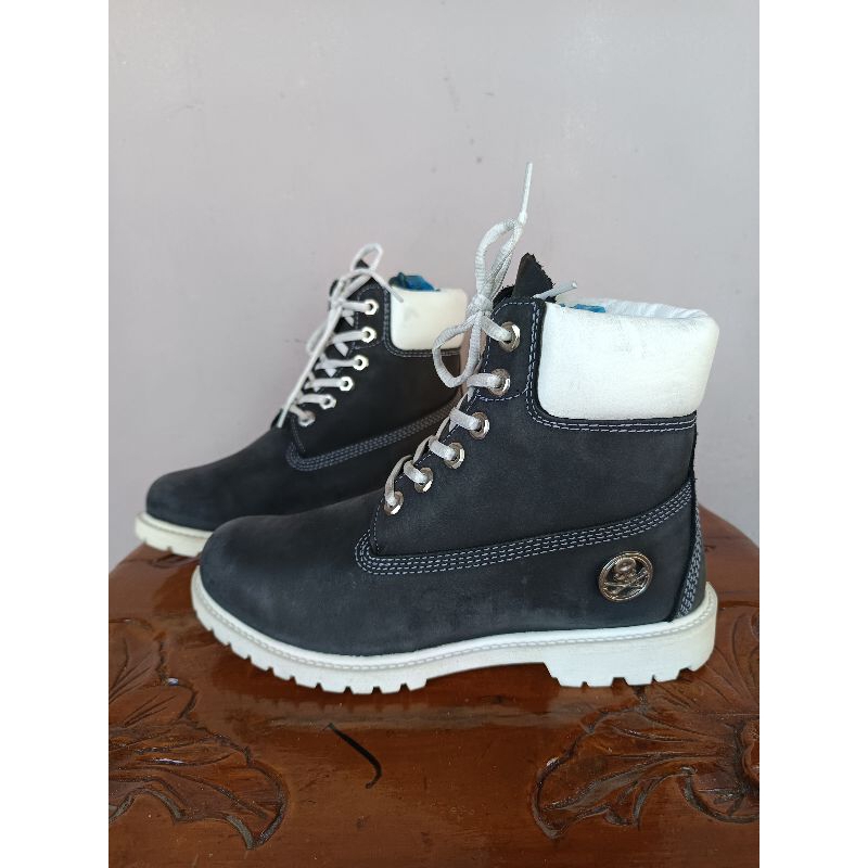 Timberland X Mastermind size 40 insole 25 cm sepatu kerja, sepatu lapangan, sepatu boot fashion, sep