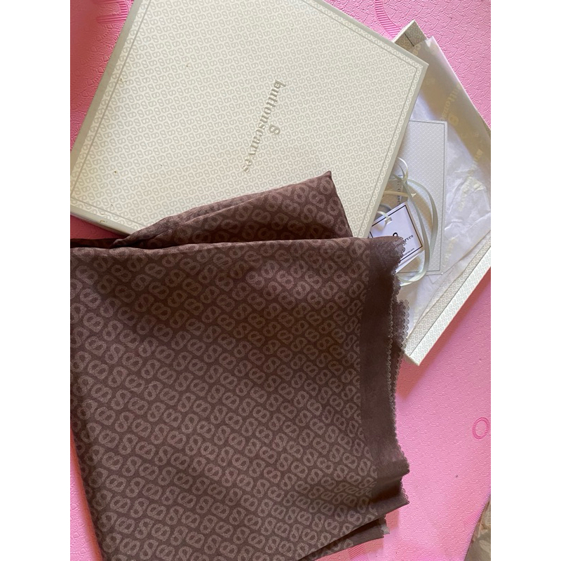 Preloved buttonscarves tapis voal