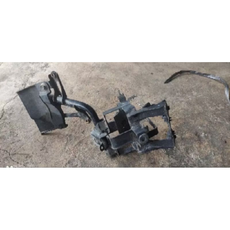 dudukan aki/tempat aki honda vario 125 old seken original