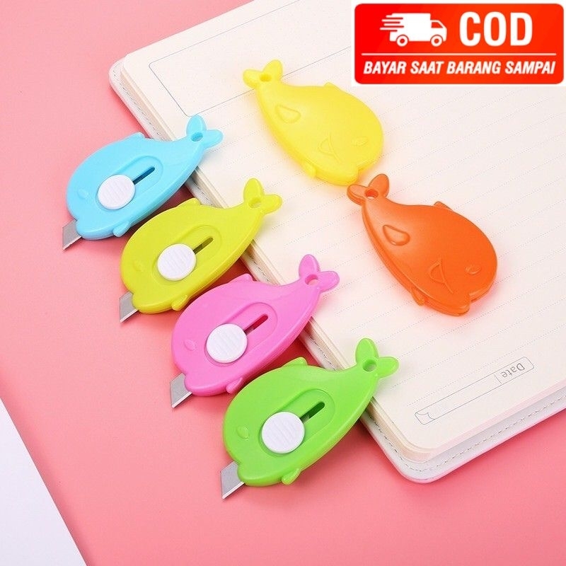 

Pisau Cutter Mini Lucu Warna Warni Bentuk Dolphin / Silet Gagang Perlengkapan ATK