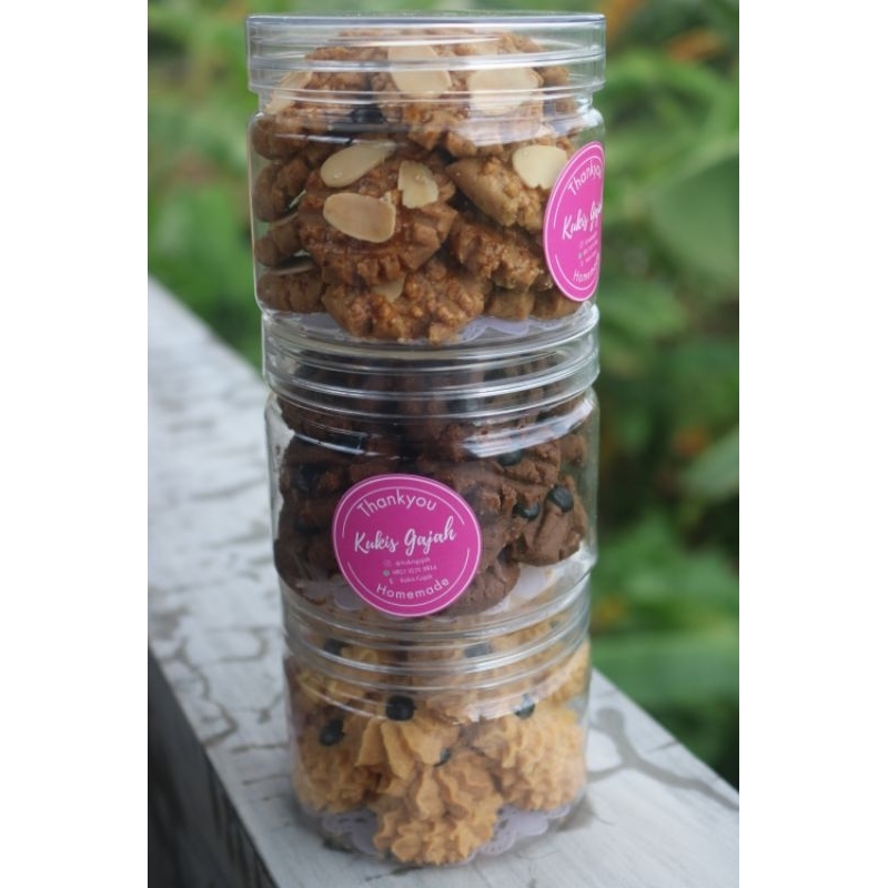 

Paket Merry isi 3 Toples (Jan Hegel, Chocochips, Semprit)