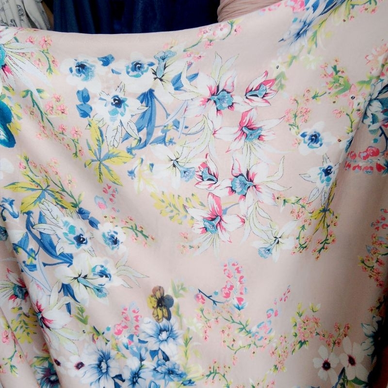 kain satin crepe motif bunga import - kain satin motif - kain satin meteran - kain satin premium - l
