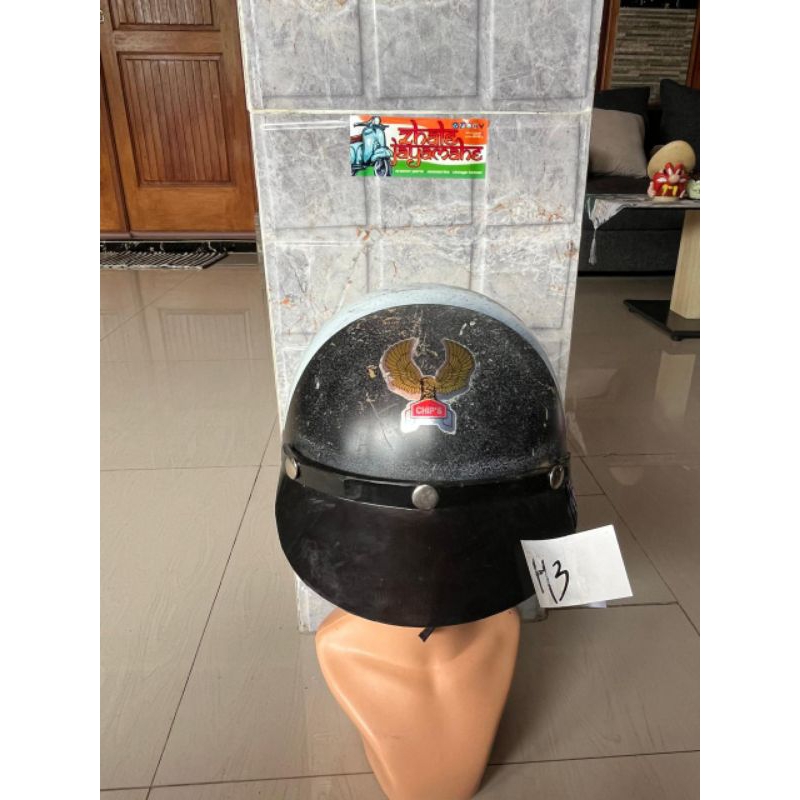 HELM VINTAGE Helm Chips Vespa Ori Hitam