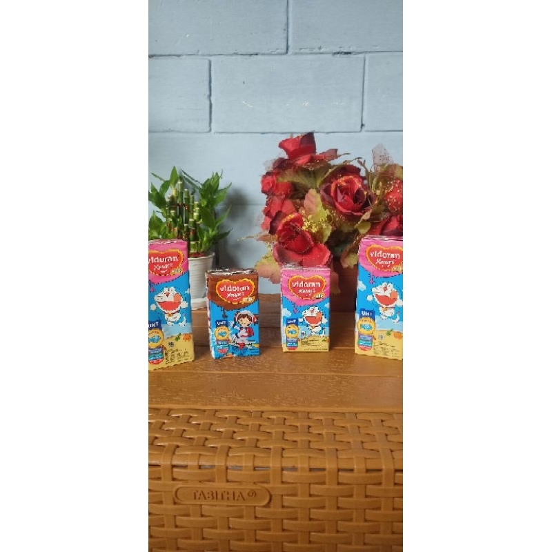 

susu vidorant varian strawberry dan coklat
