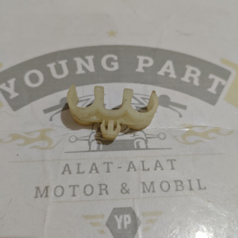 Plastik Klem Selang Pipa kabel dll Tiga Lubang Diameter Lubang 12 mm Mobil Universal