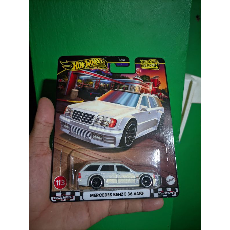 Hot Wheels Premium Mercedes-Benz E-36 AMG ( Wagoon )