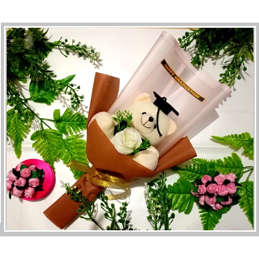 

BUKET BONEKA WISUDA / BUKET WISUDA / BUKET BUNGA ARTIFICIAL / BUKET