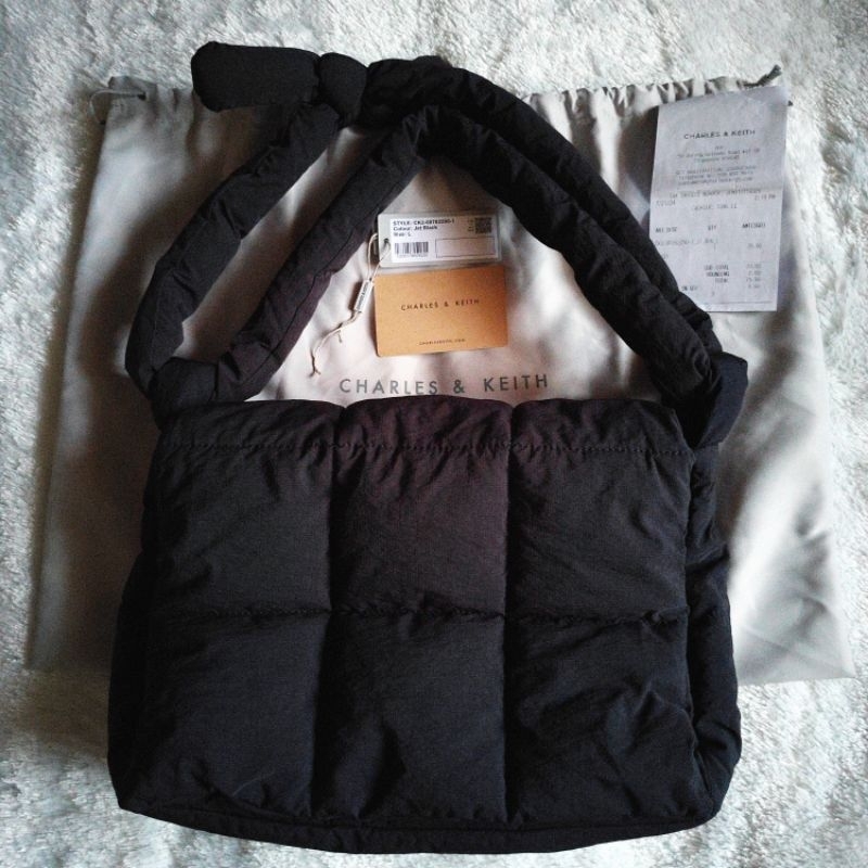 Preloved Tas Charles & Keith Errya Nylon Quilted Puffy Crossbody Bag / Tas Charles & Keith Preloved 