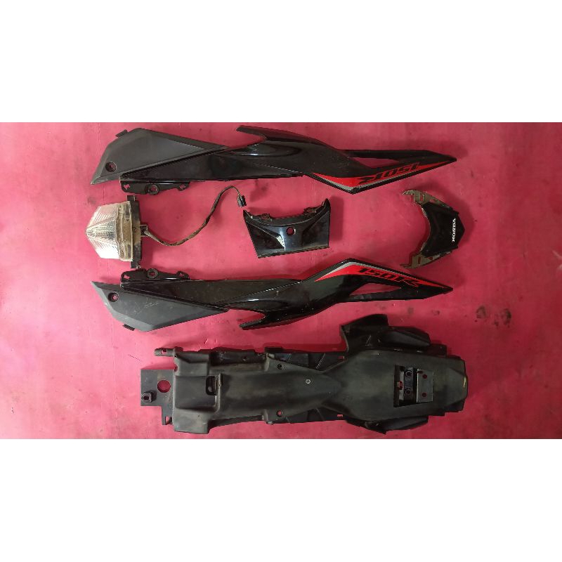 BODY BELAKANG HITAM GLOSY CBR 150R FACELIFT 2016-2020