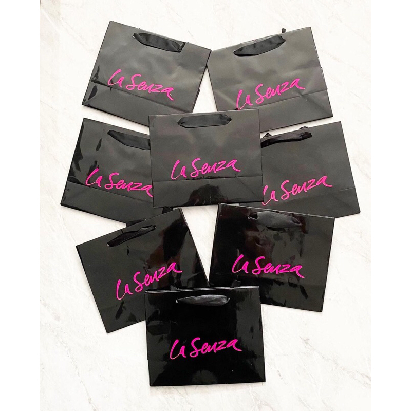 

RB La Senza Original Paperbag Size (P 15Cm x L 19Cm ),( P 22Cm x L 27Cm ), (P 30Cm x L 40Cm)