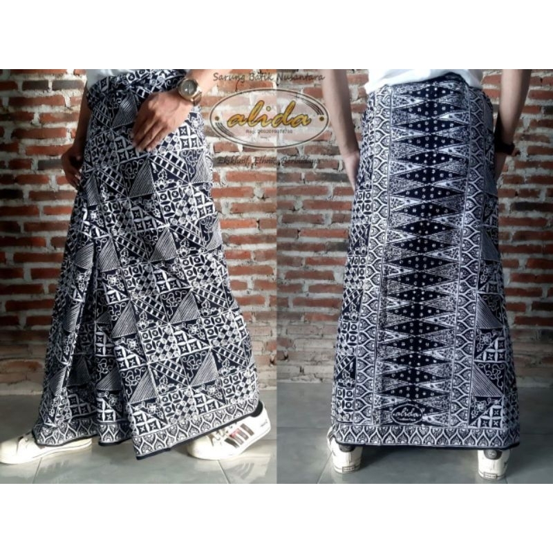 Sarung batik Hitam putih