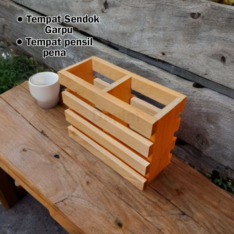 

Tempat Sendok Garpu dan Pensil Pena