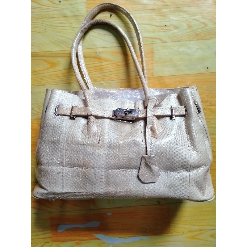 Tas kulit ular albino asli harga 350k