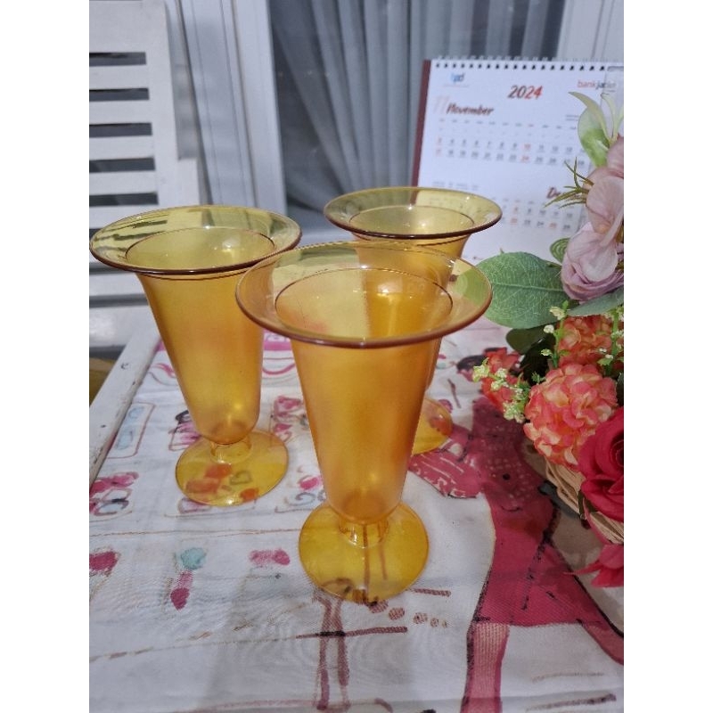 Gelas Crystal kuning Tupperware